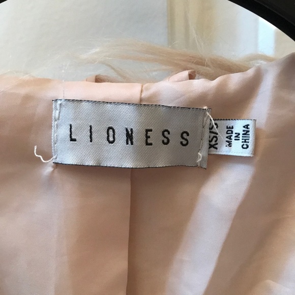 Lioness faux fur statement jacket - Picture 4 of 8